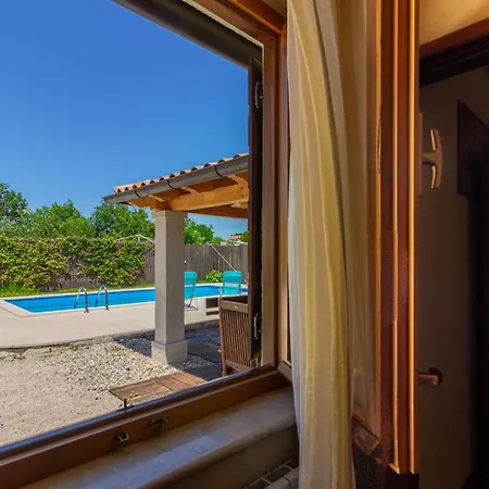 Chiara With Private Pool Ξενοδοχείο 3*
