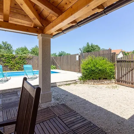 Chiara With Private Pool Hotel Zminj