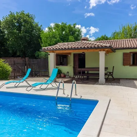 Chiara With Private Pool