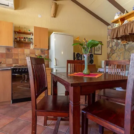 Ξενοδοχείο Chiara With Private Pool 3*